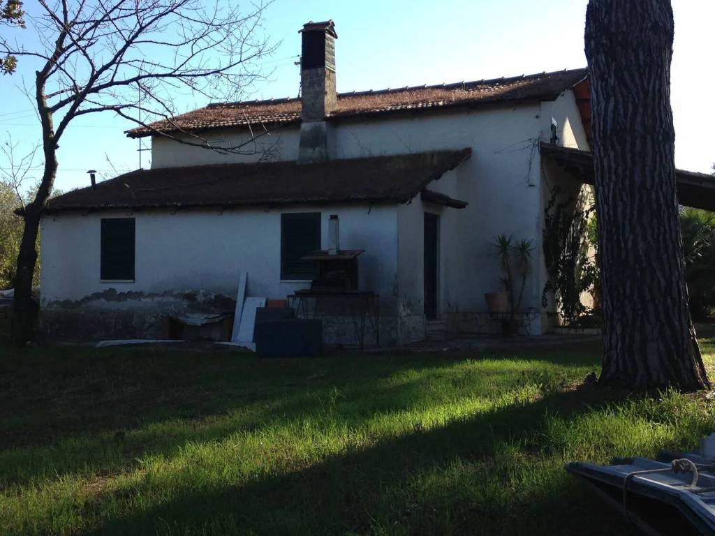 casa indipendente in vendita a Cisterna di Latina