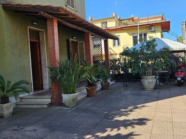 casa indipendente in vendita a Cisterna di Latina