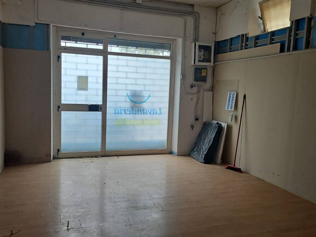negozio in vendita a Cisterna di Latina
