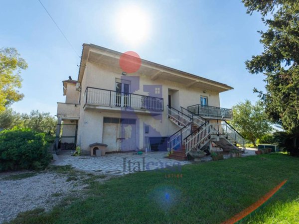casa indipendente in vendita a Cisterna di Latina