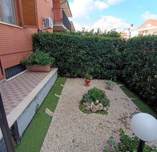 casa indipendente in vendita a Cisterna di Latina