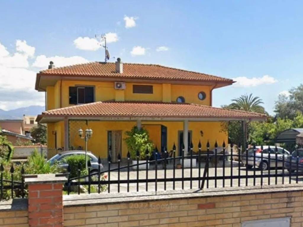 casa indipendente in vendita a Cisterna di Latina