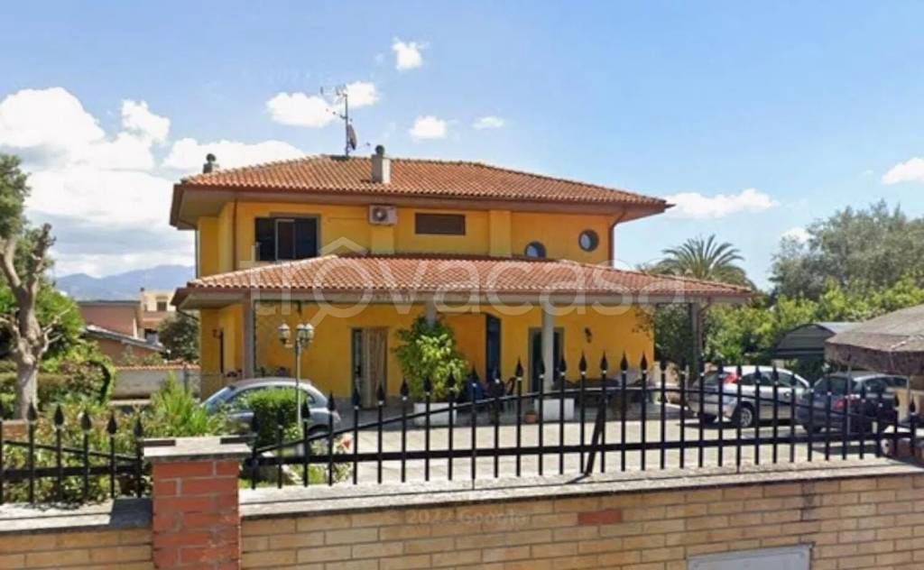 casa indipendente in vendita a Cisterna di Latina