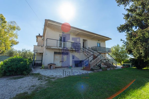casa indipendente in vendita a Cisterna di Latina