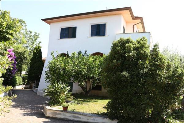 casa indipendente in vendita a Cisterna di Latina