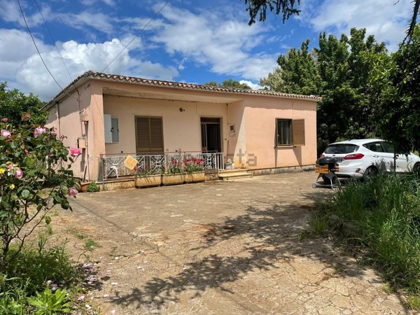 casa indipendente in vendita a Cisterna di Latina