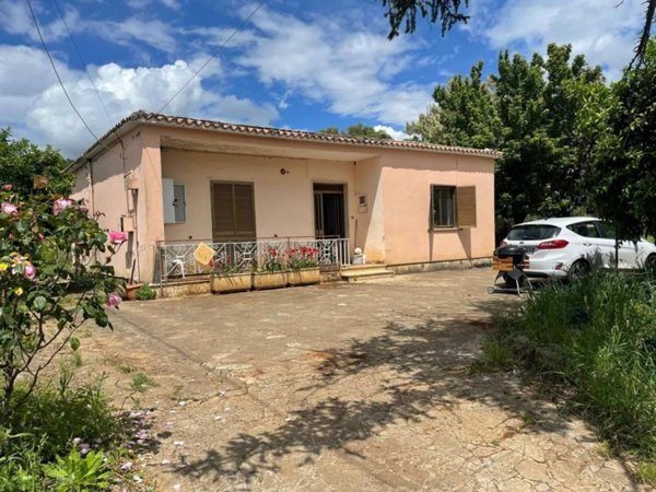 casa indipendente in vendita a Cisterna di Latina