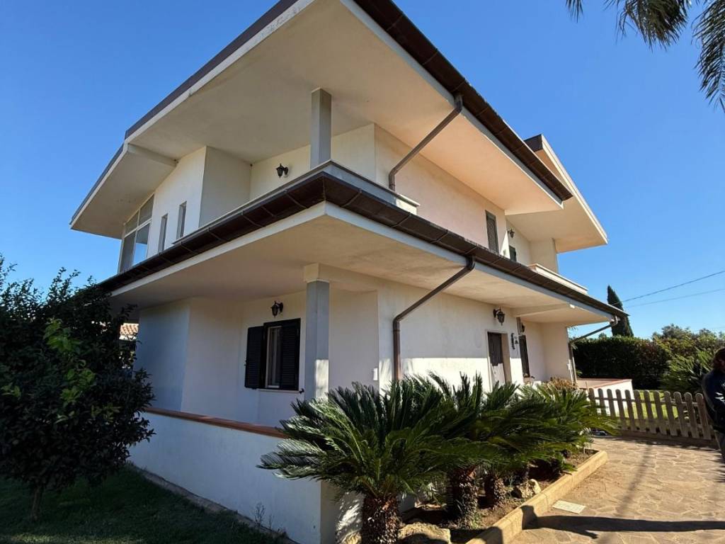 casa indipendente in vendita a Cisterna di Latina in zona Sant'Ilario
