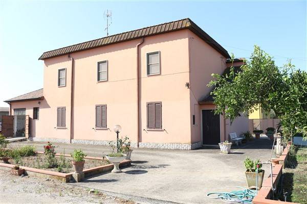 casa indipendente in vendita a Cisterna di Latina in zona Borgo Flora