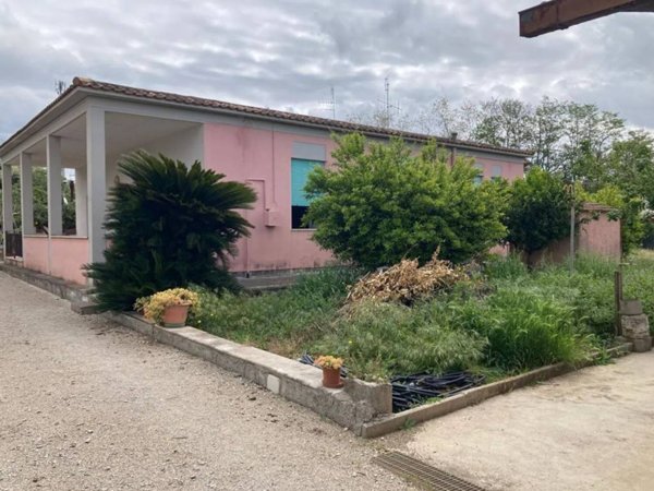 casa indipendente in vendita a Cisterna di Latina