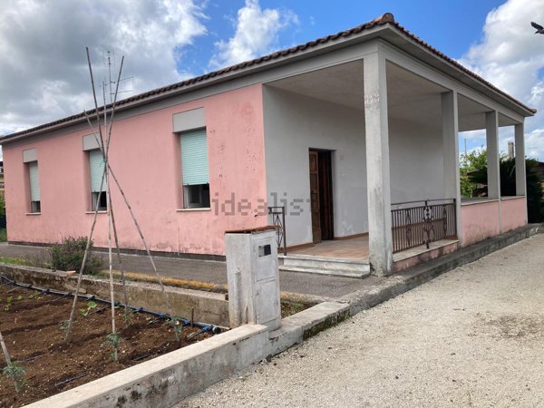 casa indipendente in vendita a Cisterna di Latina