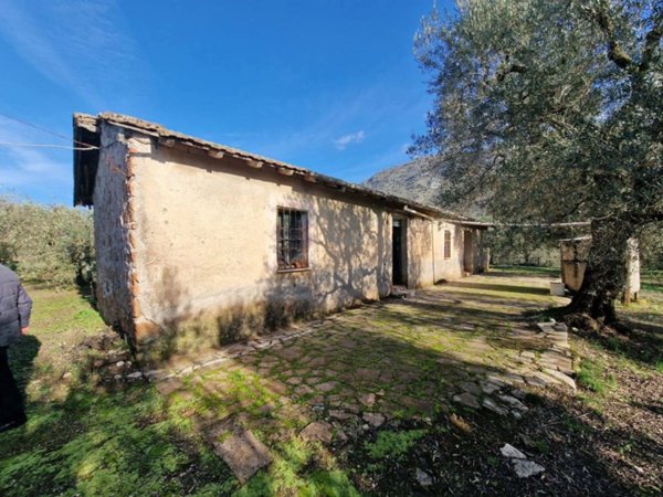 casa indipendente in vendita a Cisterna di Latina
