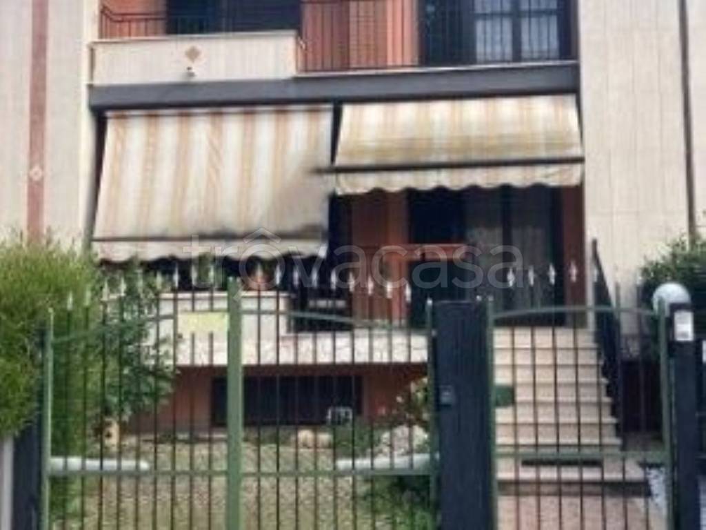 casa indipendente in vendita a Cisterna di Latina