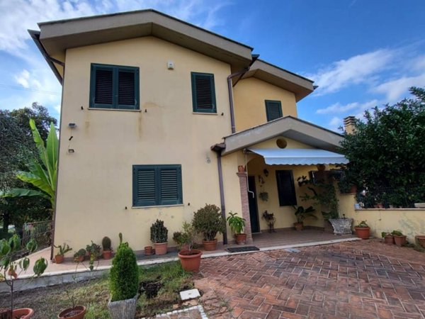 casa indipendente in vendita a Cisterna di Latina