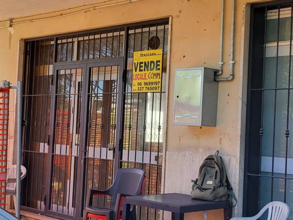 negozio in vendita a Cisterna di Latina