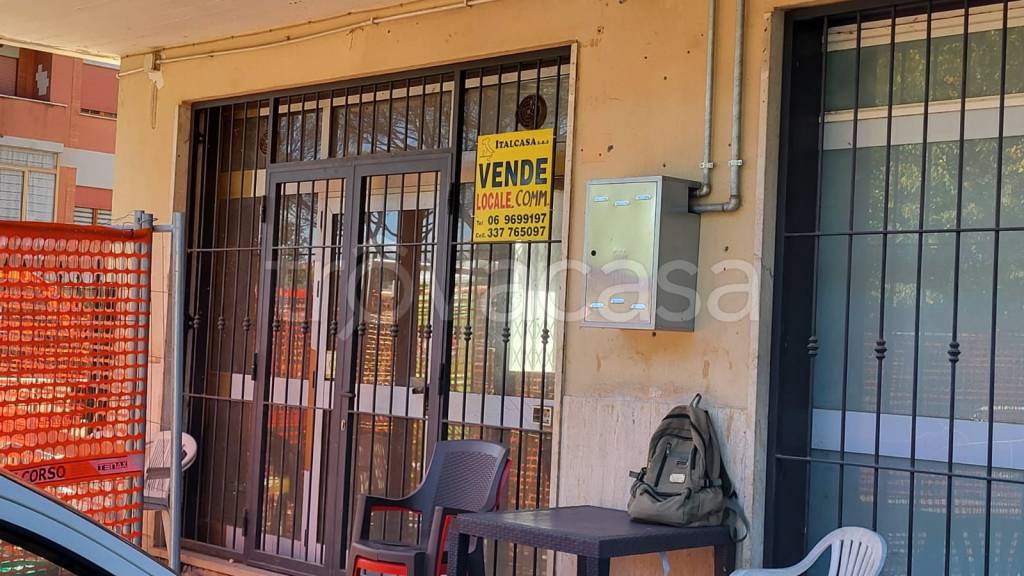 negozio in vendita a Cisterna di Latina