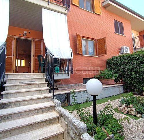 casa indipendente in vendita a Cisterna di Latina