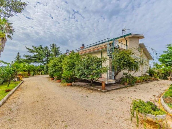 casa indipendente in vendita a Cisterna di Latina