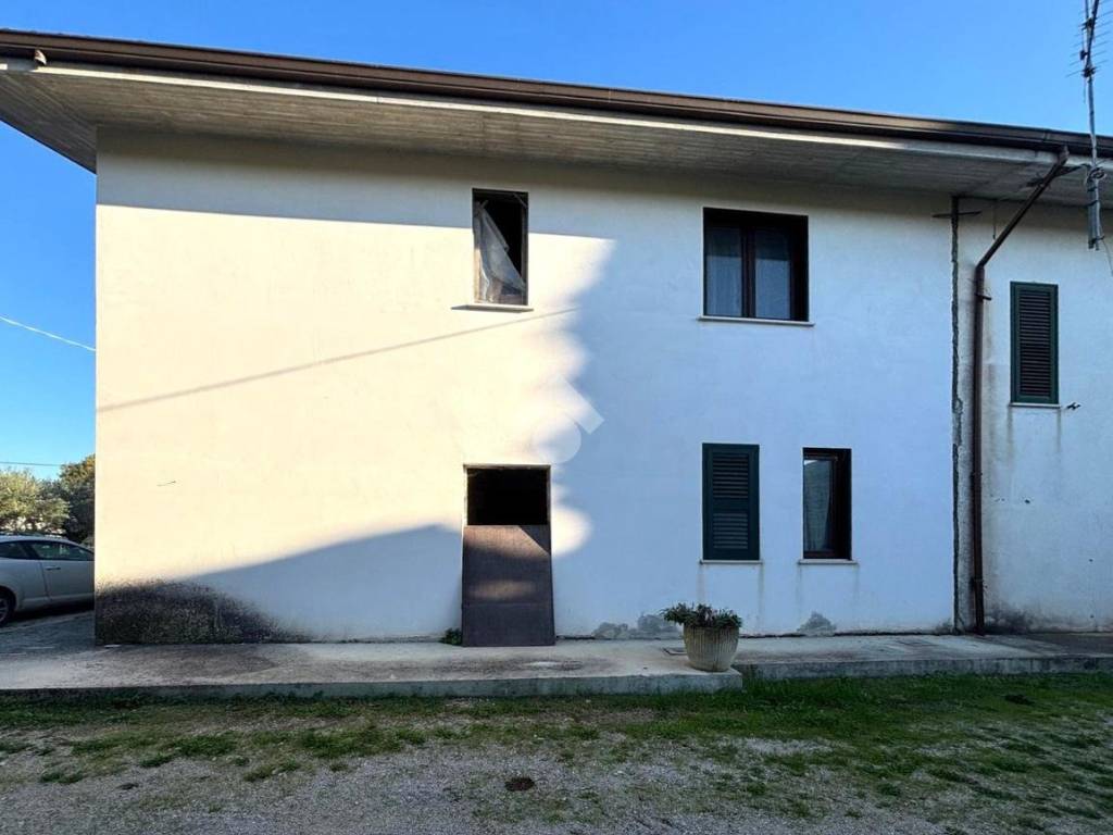 appartamento in vendita a Cisterna di Latina in zona Borgo Flora