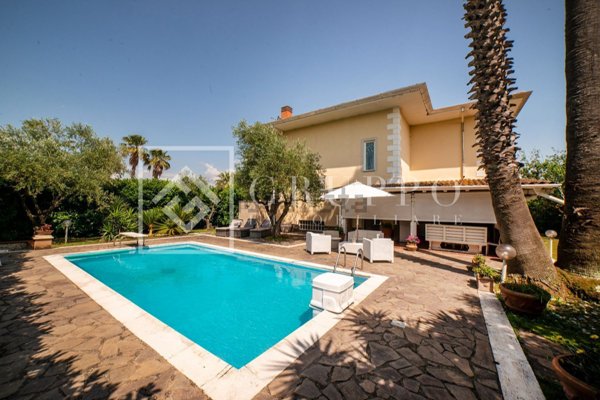 casa indipendente in vendita a Cisterna di Latina