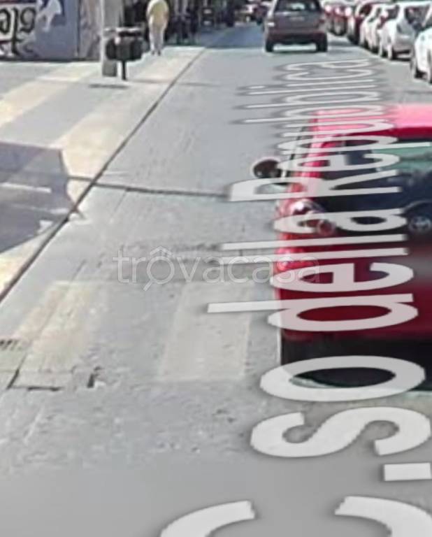 locale commerciale in vendita a Cisterna di Latina