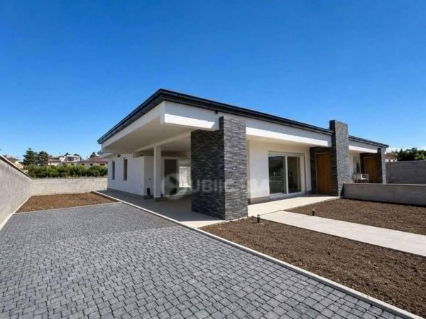 casa indipendente in vendita a Cisterna di Latina