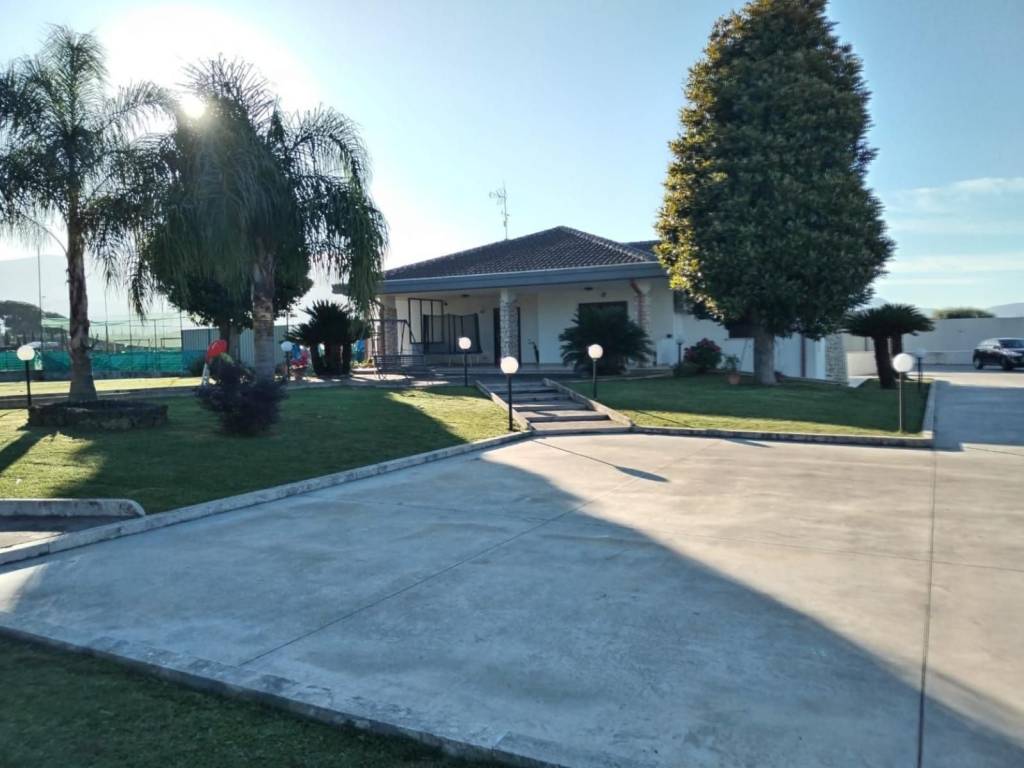 casa indipendente in vendita a Cisterna di Latina