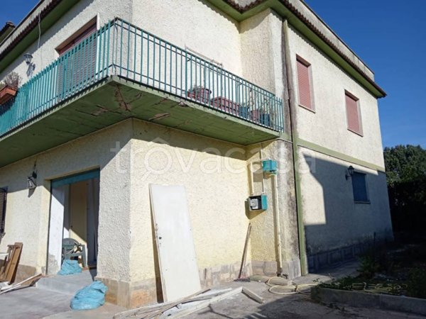 casa indipendente in vendita a Cisterna di Latina