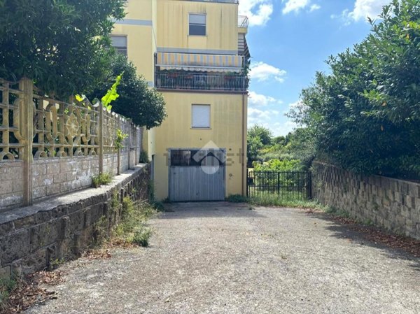 negozio in vendita a Cisterna di Latina