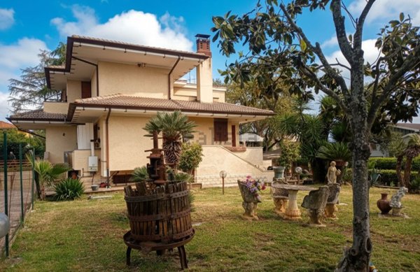 casa indipendente in vendita a Cisterna di Latina