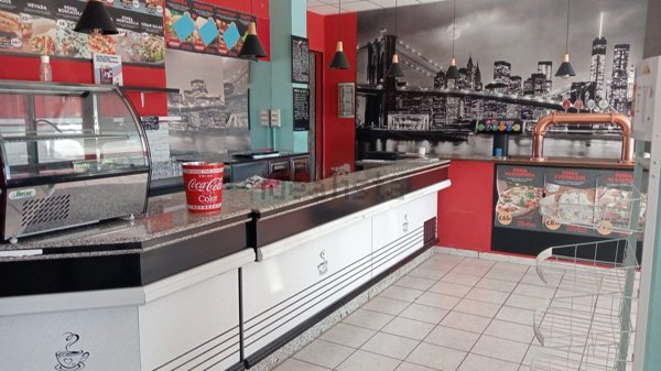 locale commerciale in vendita a Cisterna di Latina