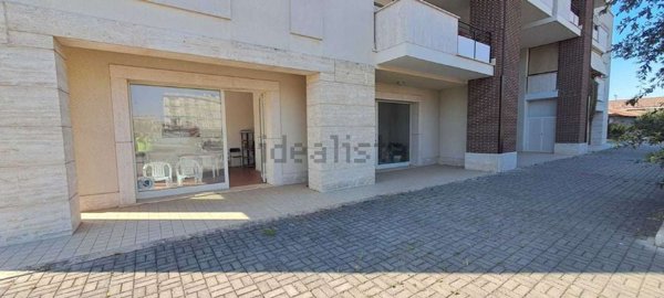 locale commerciale in vendita a Cisterna di Latina