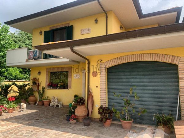 casa indipendente in vendita a Cisterna di Latina in zona Borgo Flora