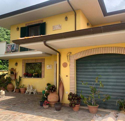 casa indipendente in vendita a Cisterna di Latina in zona Borgo Flora