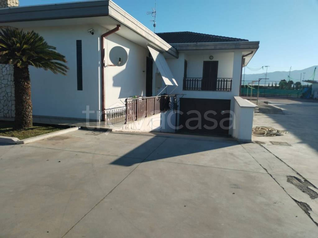 casa indipendente in vendita a Cisterna di Latina