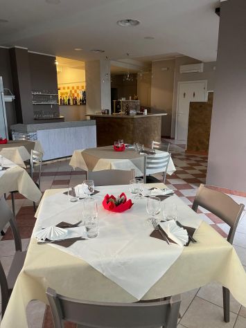 negozio in vendita a Cisterna di Latina