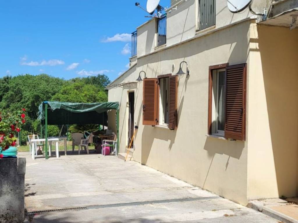 intera palazzina in vendita a Cisterna di Latina