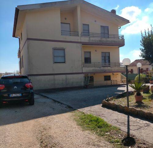 casa indipendente in vendita a Cisterna di Latina