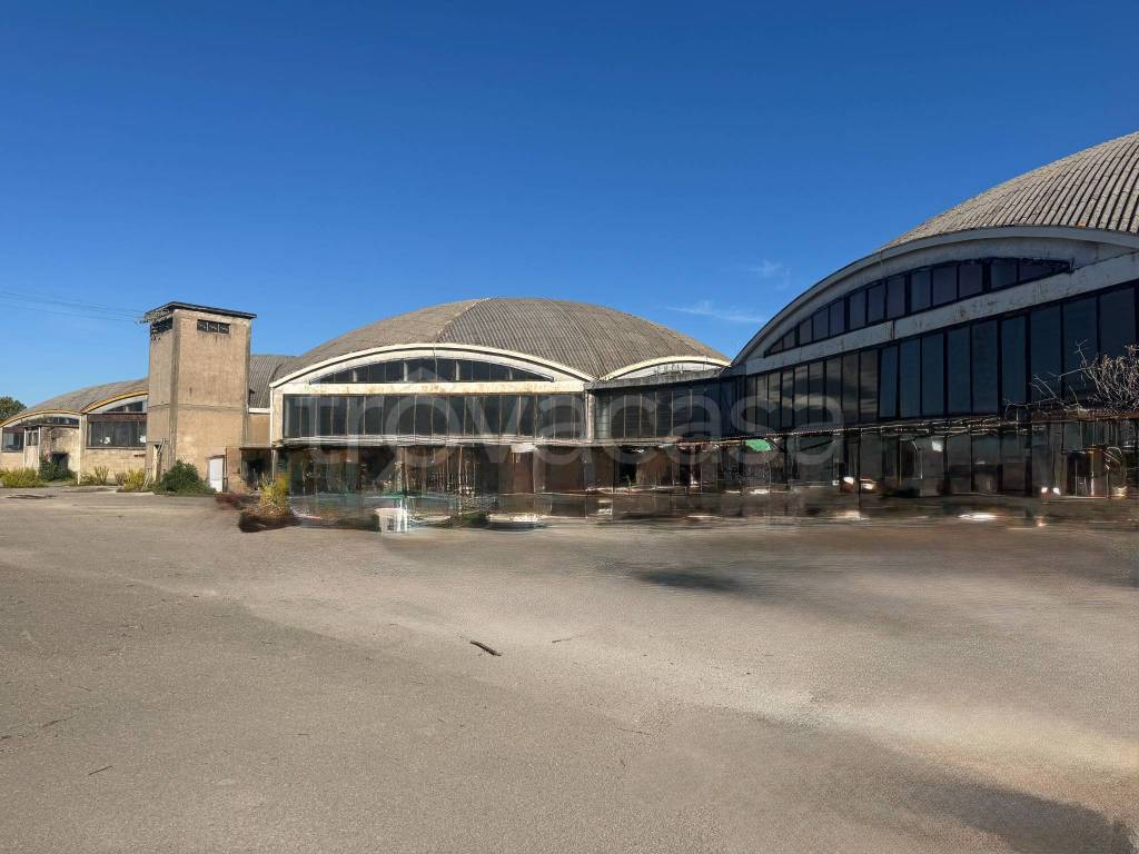 locale commerciale in vendita a Cisterna di Latina