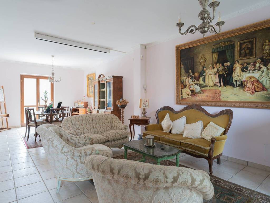 casa indipendente in vendita a Cisterna di Latina