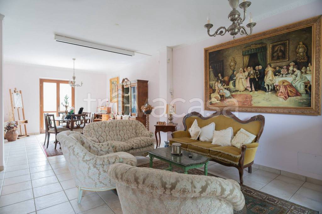 casa indipendente in vendita a Cisterna di Latina