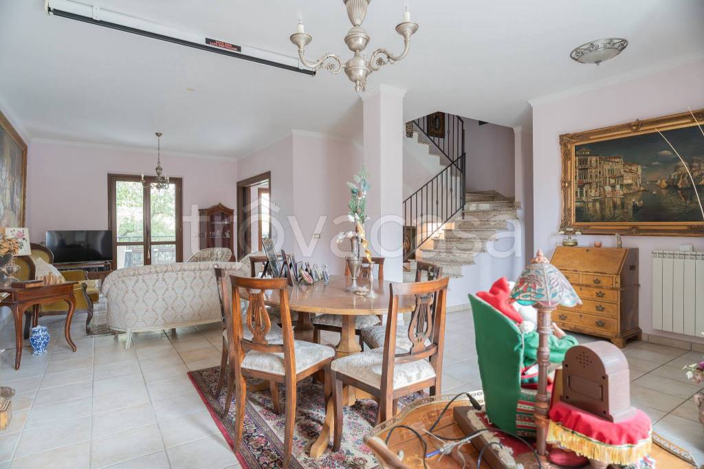 casa indipendente in vendita a Cisterna di Latina