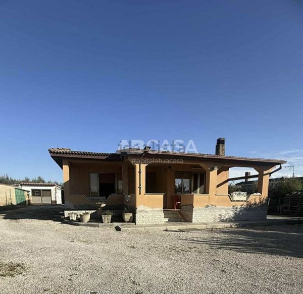casa indipendente in vendita a Cisterna di Latina