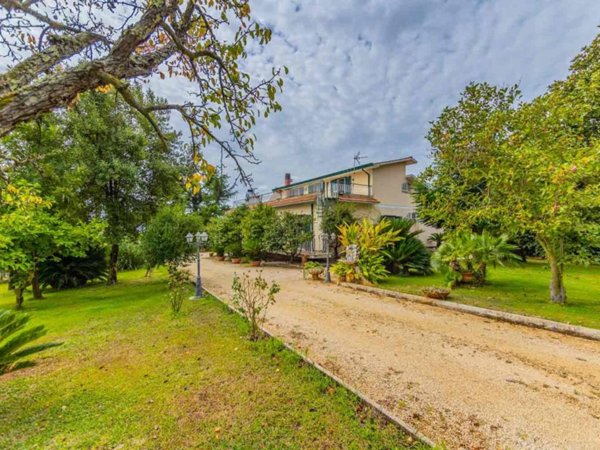 casa indipendente in vendita a Cisterna di Latina