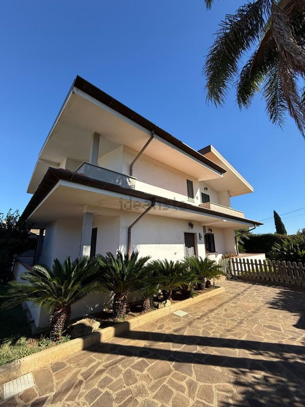 casa indipendente in vendita a Cisterna di Latina