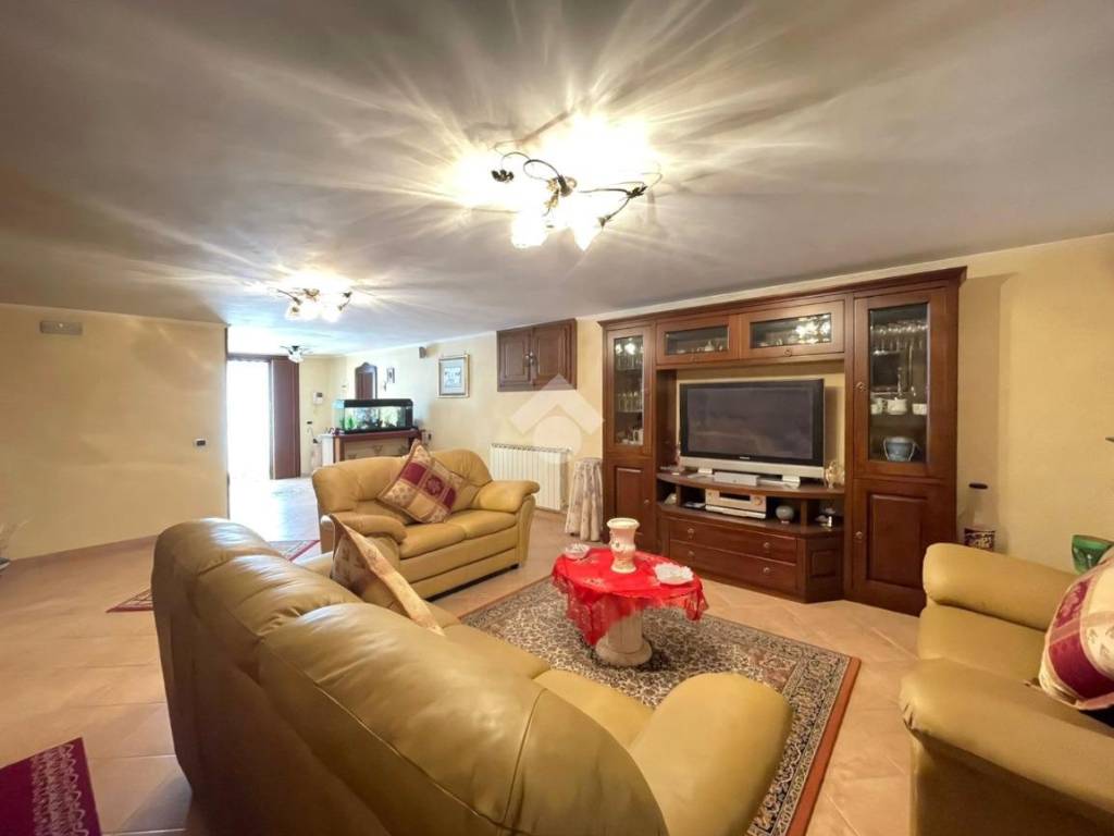 casa indipendente in vendita a Cisterna di Latina