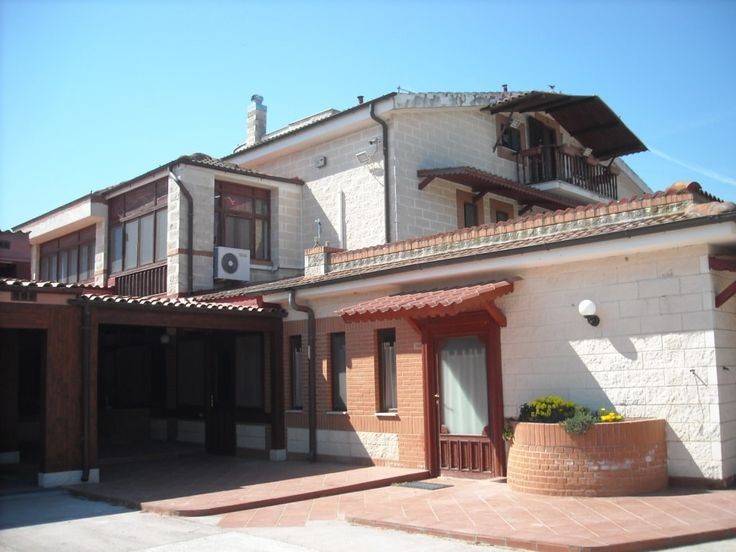 casa indipendente in vendita a Cisterna di Latina