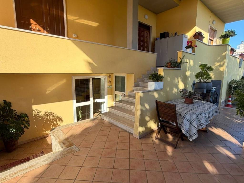 casa indipendente in vendita a Cisterna di Latina in zona Olmobello