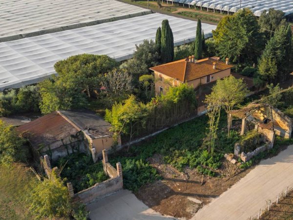 casa indipendente in vendita a Cisterna di Latina