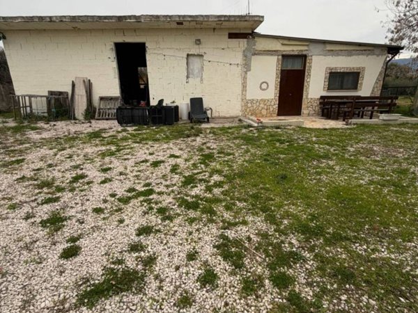 casa indipendente in vendita a Cisterna di Latina